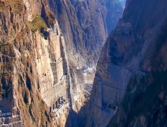 為建烏東德水電站，在峽谷底部挖90米深洞穴，用來干嘛的？