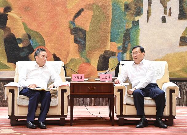 宋海良拜會(huì)武漢市委書(shū)記王忠林、市長(zhǎng)周先旺