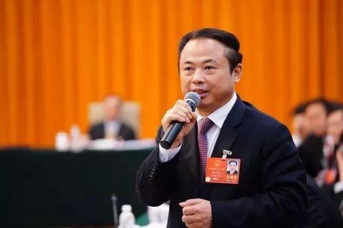 發(fā)展智慧型儲(chǔ)能電站 助力實(shí)現(xiàn)“碳達(dá)峰、碳中和”——訪全國(guó)人大代表、天能控股集團(tuán)董事長(zhǎng)張?zhí)烊? width=