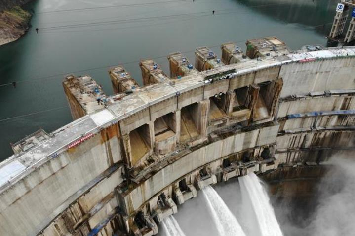 世界在建最大水電站白鶴灘水電站 首批機組投產發(fā)電