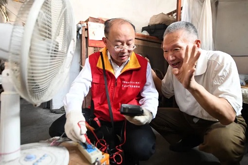 為愛(ài)點(diǎn)燈——記國(guó)網(wǎng)浙江慈溪市供電有限公司電力工人錢(qián)海軍