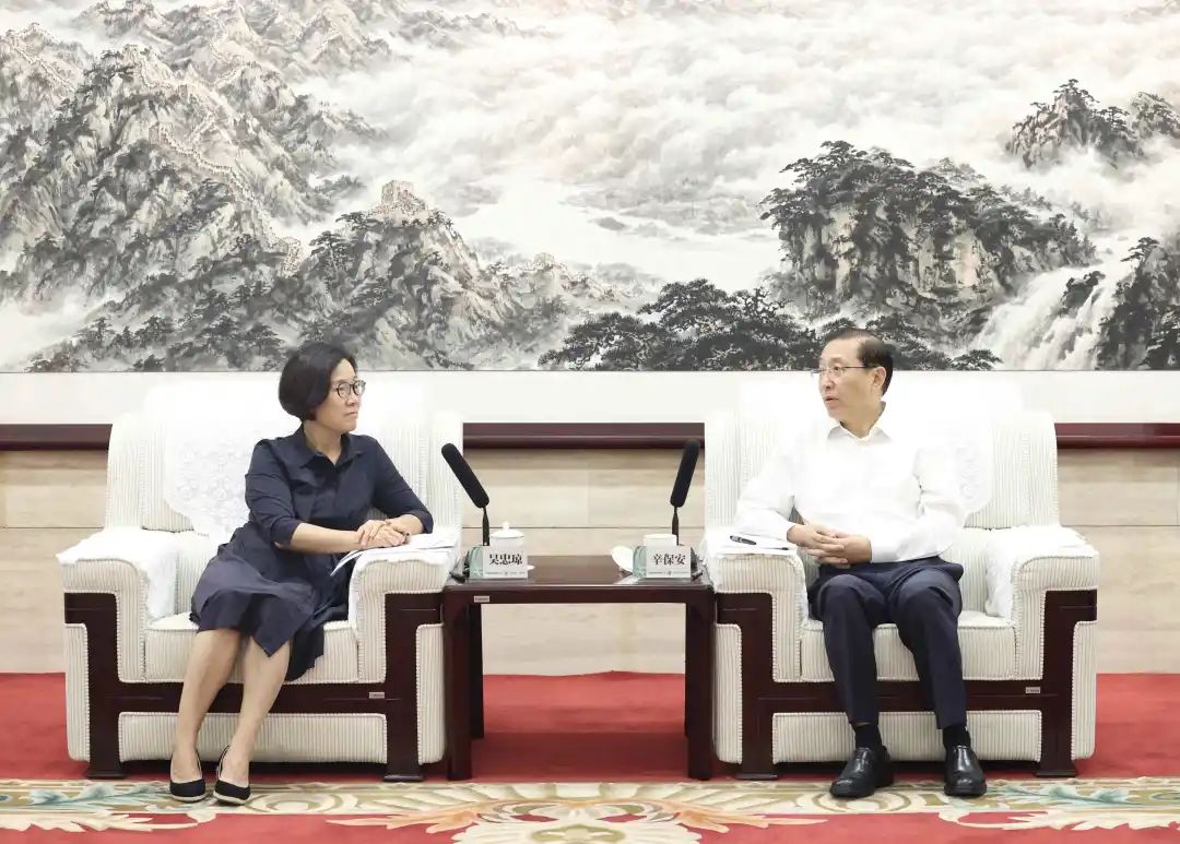 國家電網(wǎng)董事長、黨組書記辛保安與江西省委副書記、贛州市委書記吳忠瓊會談