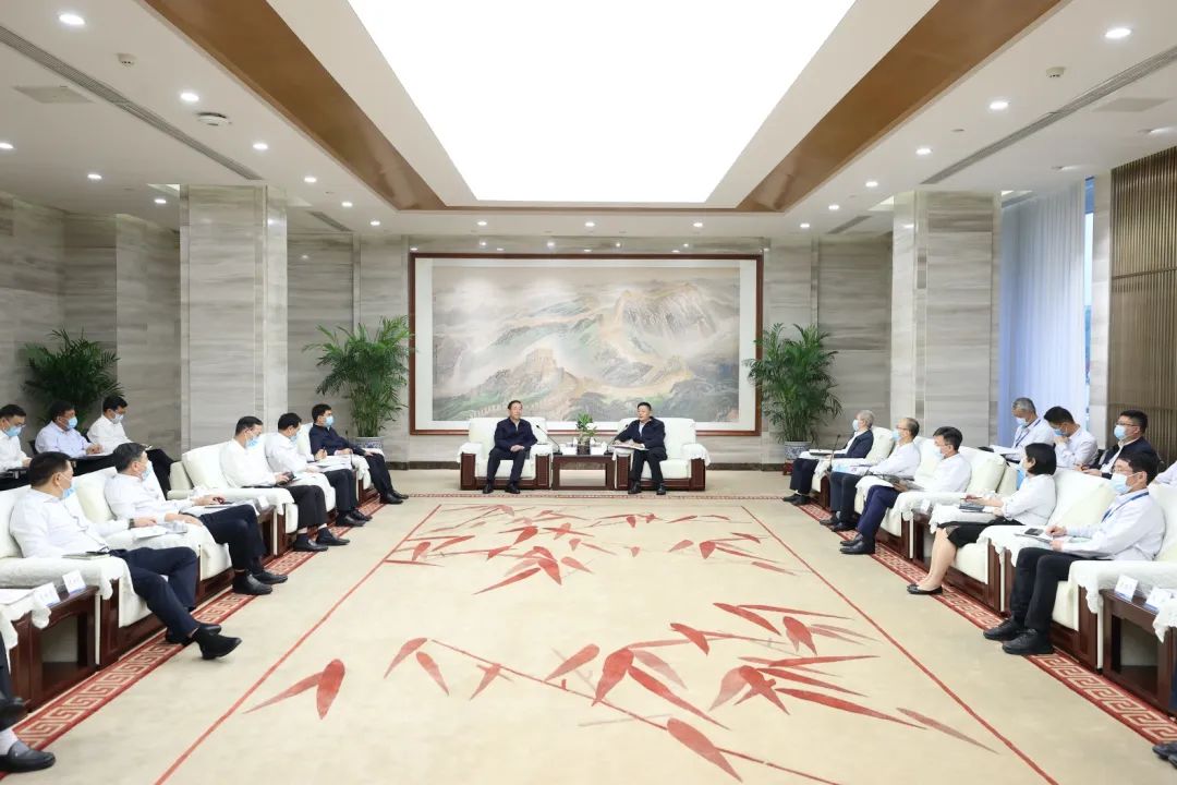 國(guó)家電網(wǎng)公司董事長(zhǎng)、黨組書辛保安與東方電氣集團(tuán)董事長(zhǎng)俞培根、總經(jīng)理徐鵬會(huì)談