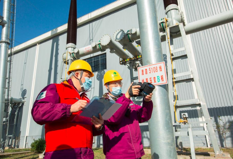 寒潮來(lái)襲!上海電力職工開(kāi)展特巡900次，保障電力主網(wǎng)架以最佳狀態(tài)迎寒潮
