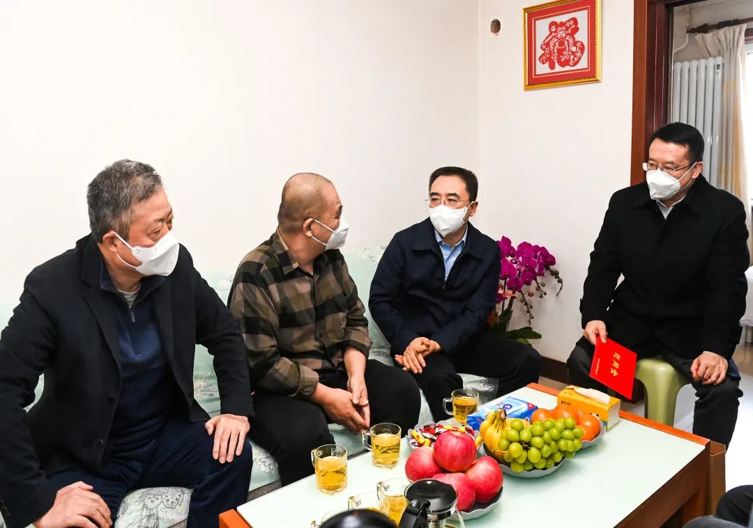 鄒磊、劉明勝走訪慰問(wèn)退休老領(lǐng)導(dǎo)、勞模遺屬、困難黨員群眾