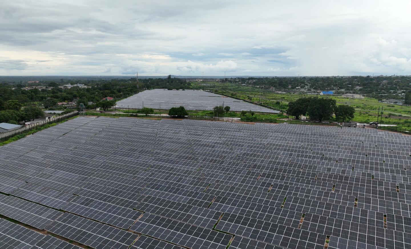 中國電建承建的光伏電站擴建項目在贊比亞并網發(fā)電