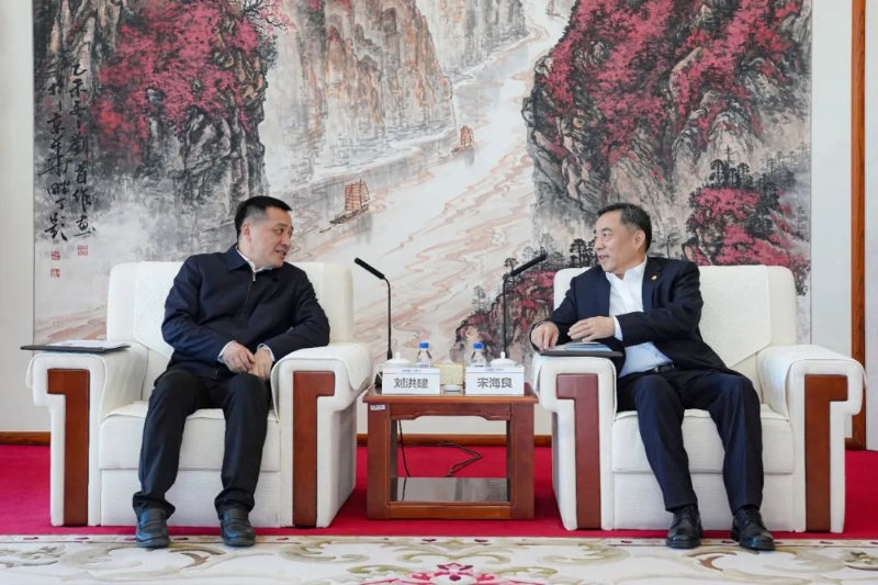 中國(guó)能建黨委書記、董事長(zhǎng)宋海良與云南省委常委、昆明市委書記劉洪建會(huì)談