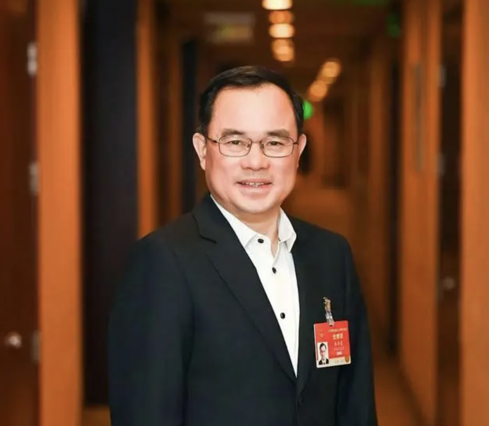 【兩會(huì)好聲音】全國(guó)人大代表朱華榮：建議主流燃油車消費(fèi)稅改革、保障新能源汽車健康協(xié)同發(fā)展