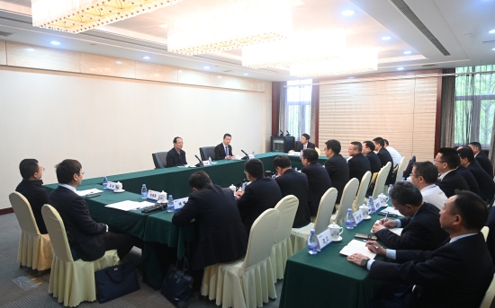 丁焰章與新任職子企業(yè)黨委書記、董事長集體談話