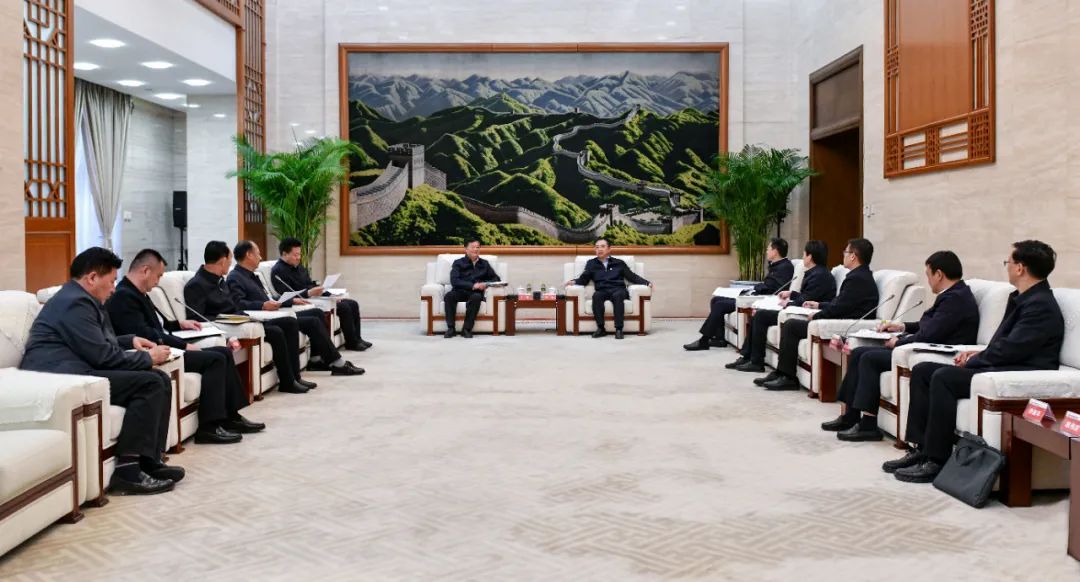 大唐集團(tuán)黨組書記、董事長鄒磊與青海省海南州委書記呂剛、州長尕瑪朋措會(huì)談