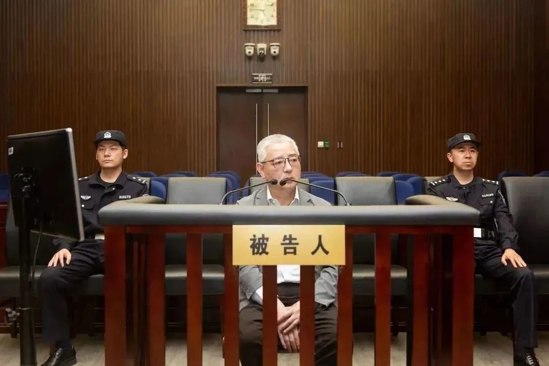 被控受賄1.56億，原上海電氣集團(tuán)股份有限公司總裁、董事長鄭建華受審