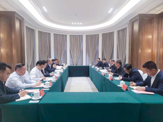 中國(guó)電建黨委副書(shū)記、總經(jīng)理王斌與黑龍江省常務(wù)副省長(zhǎng)王一新舉行會(huì)談