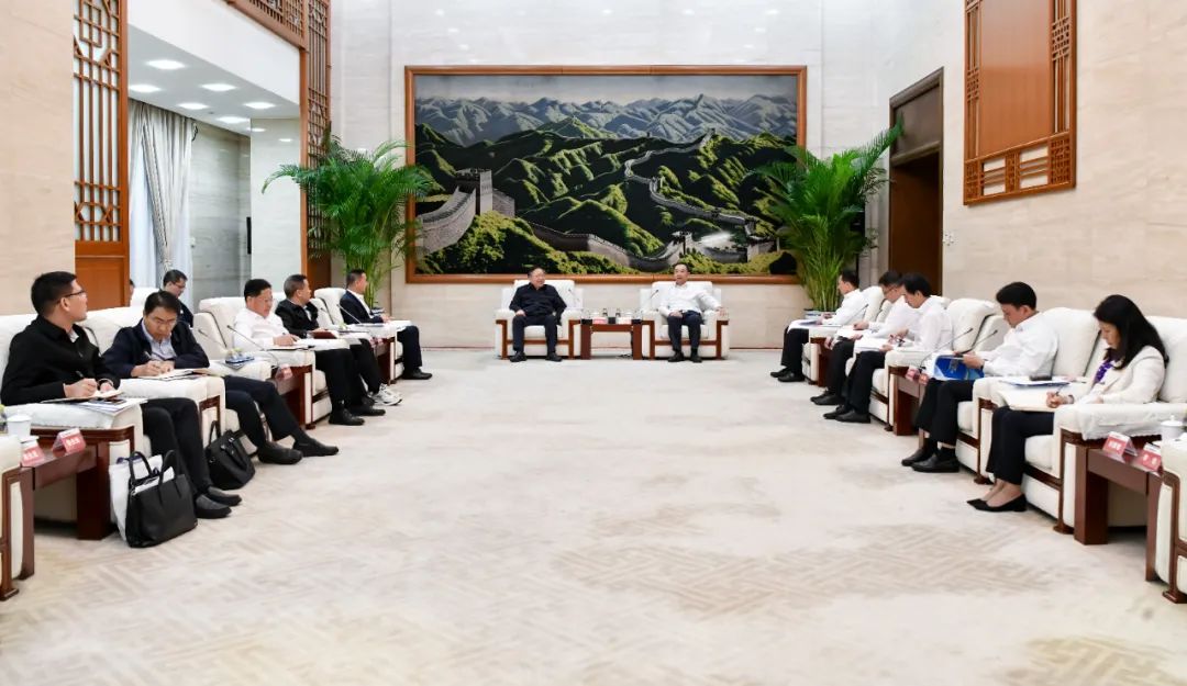 大唐集團(tuán)有限公司黨組書記、董事長(zhǎng)鄒磊與廣西壯族自治區(qū)國(guó)資委黨委書記秦如培會(huì)談