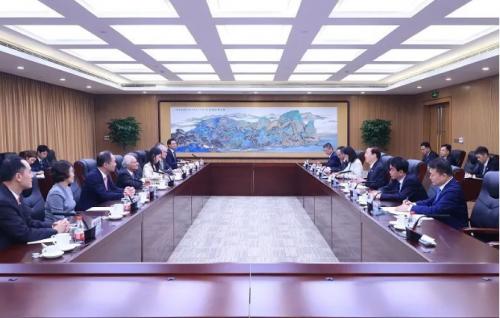國家電網(wǎng)與香港中電集團(tuán)推動(dòng)清潔能源開發(fā)利用、促進(jìn)新能源發(fā)展等方面深化合作