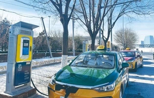 一天去四趟換電站，新能源出租車“不抗凍”怎么開