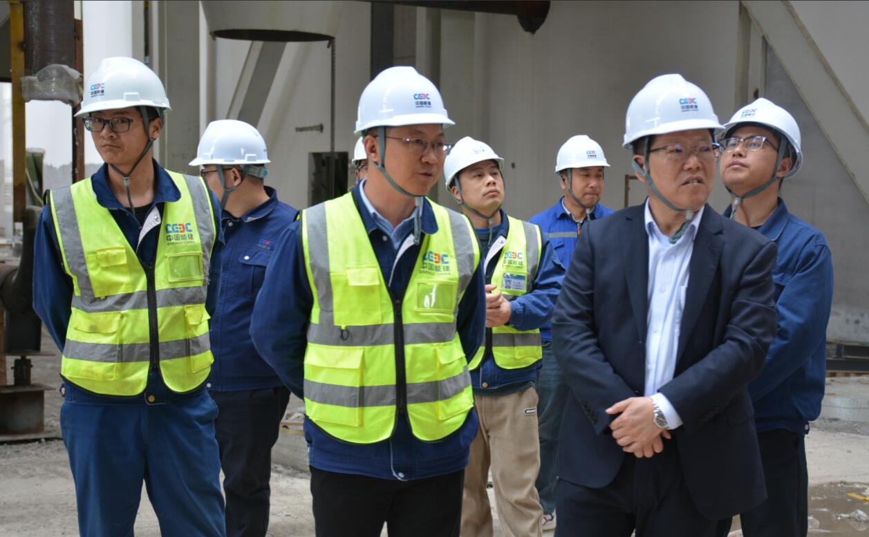 中國能建建筑集團(tuán)黨委副書記、總經(jīng)理羅耕能到正寧百萬項(xiàng)目指導(dǎo)調(diào)研
