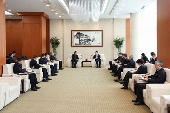 華能集團(tuán)董事長(zhǎng)溫樞剛、總經(jīng)理鄧建玲會(huì)見(jiàn)國(guó)家電網(wǎng)董事長(zhǎng)張智剛
