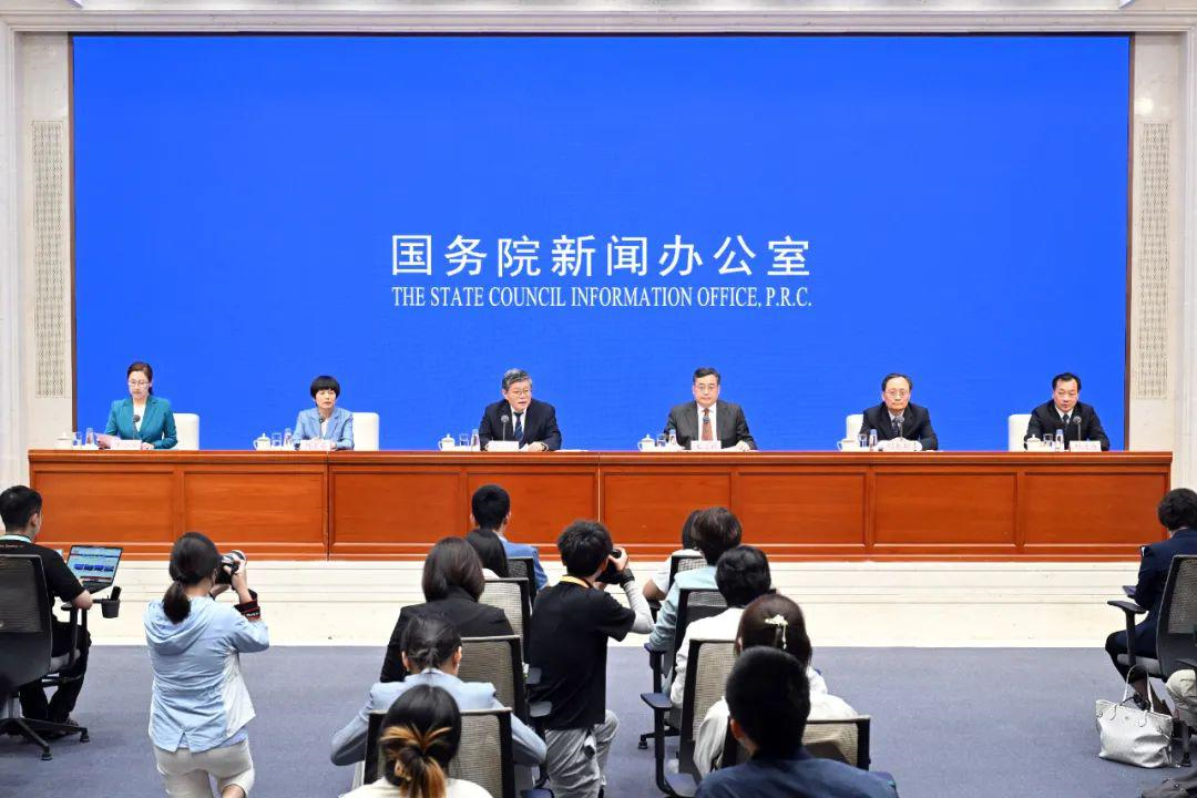國家發(fā)展改革委負責同志出席國新辦舉行的國務(wù)院政策例行吹風(fēng)會 介紹《生態(tài)保護補償條例》有關(guān)情況并答記者問
