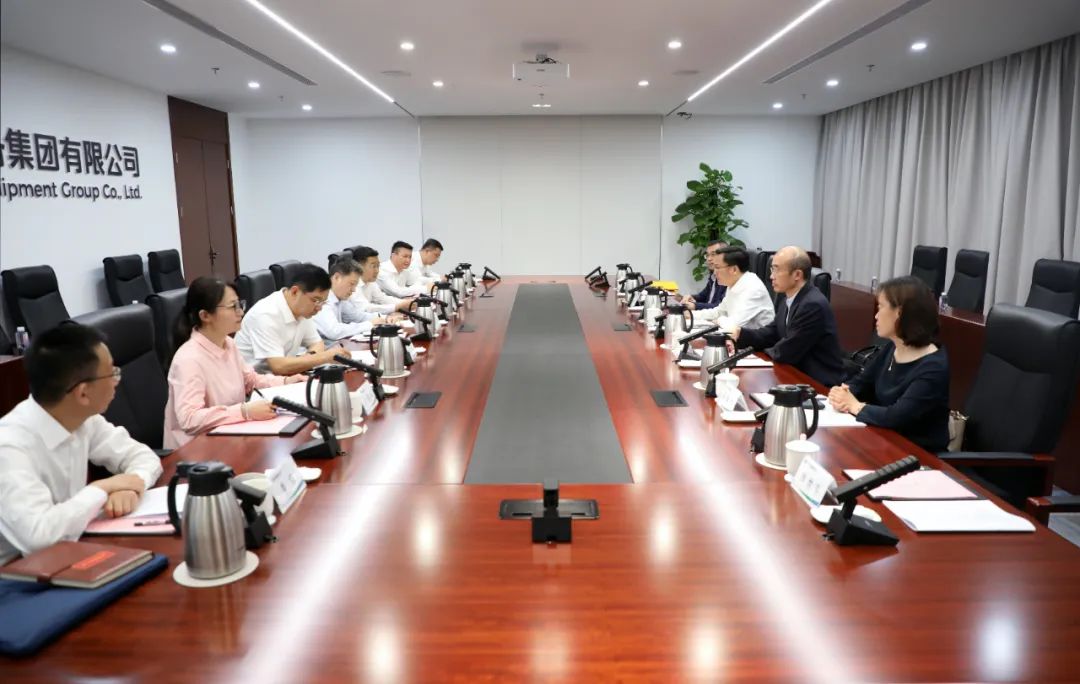 中國(guó)電氣裝備黨委副書記、總經(jīng)理周群會(huì)見上海市經(jīng)信委副主任湯文侃