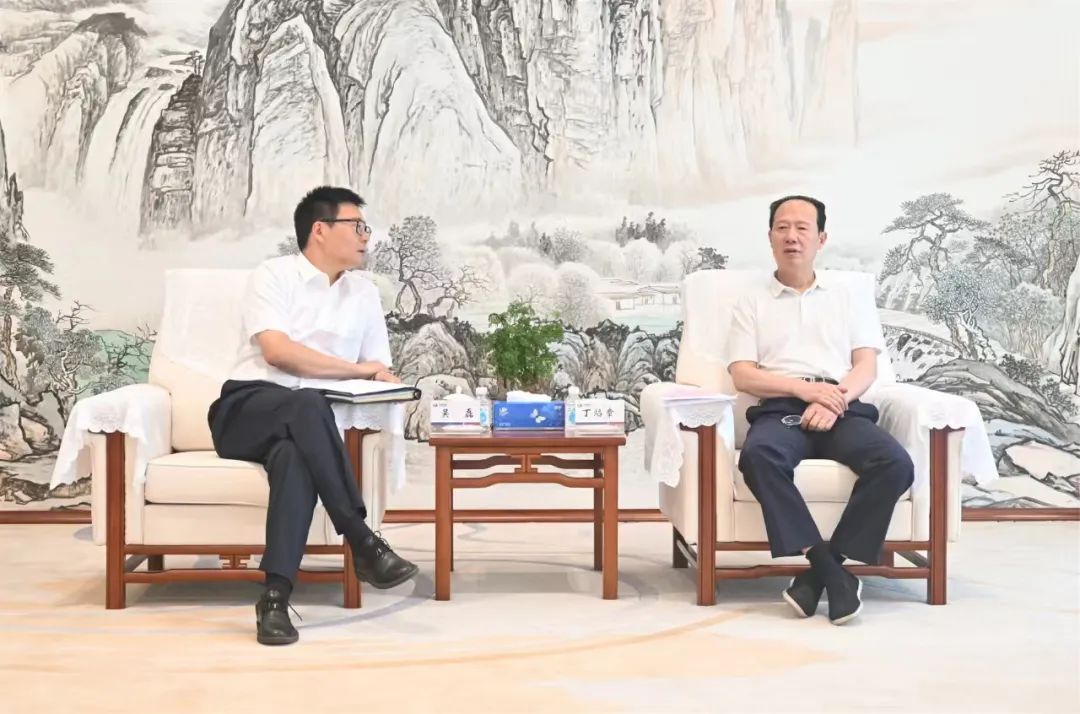 中國電建黨委書記、董事長丁焰章與上海電氣集團(tuán)黨委書記、董事長吳磊會(huì)談