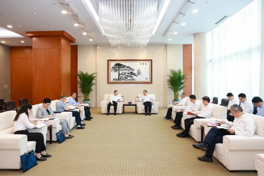 華能集團公司總經(jīng)理張文峰會見中國國新董事長徐思偉、總經(jīng)理莫德旺