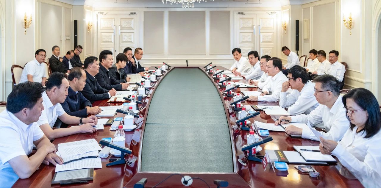 大唐集團(tuán)總經(jīng)理、黨組副書記張傳江與青海省海南州委書記呂剛、州長尕瑪朋措會談