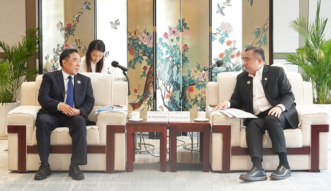 中國能建黨委書記、董事長宋海良與馬來西亞交通部部長陸兆福會談