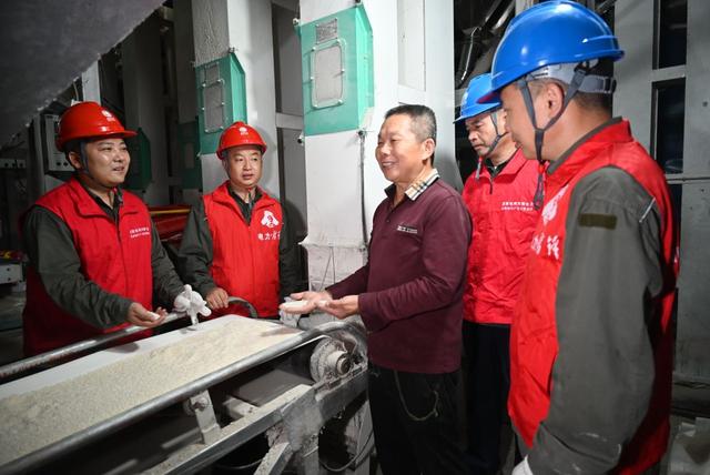 國網(wǎng)河南電力公司精準滿足三農用電 助力7600萬畝秋糧秋收