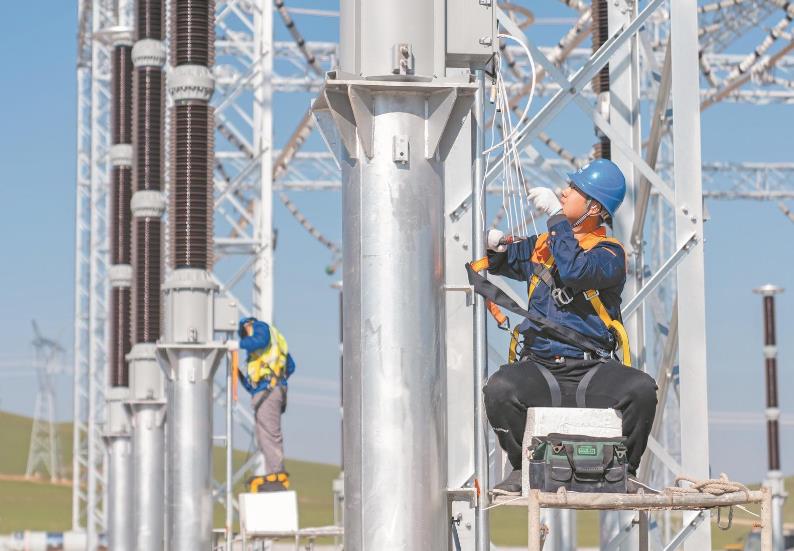 蒙東錫盟江蘇能源烏拉蓋電廠、華電白音華金山電廠500千伏送出工程全線貫通