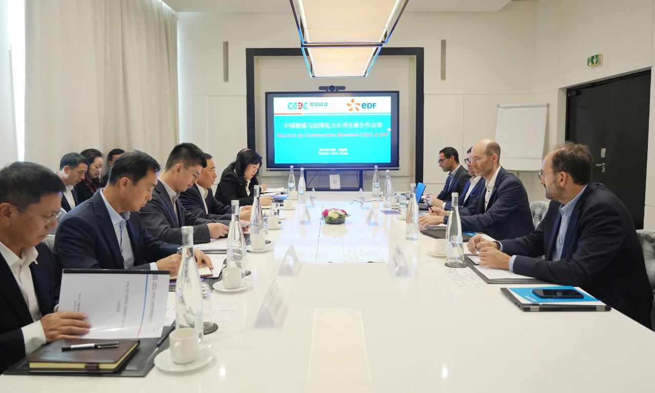 中國能建黨委書記、董事長宋海良與法國電力公司新能源集團執(zhí)行總裁塞德里克·勒布塞會