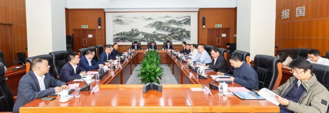 中核集團(tuán)會(huì)見(jiàn)特變電工黨委委員、總裁黃漢杰一行