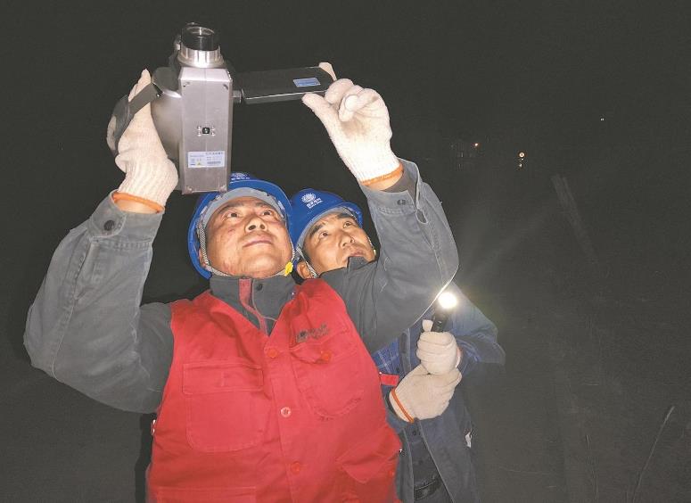 青海貴南縣：零下15攝氏度，冬夜巡檢保供電