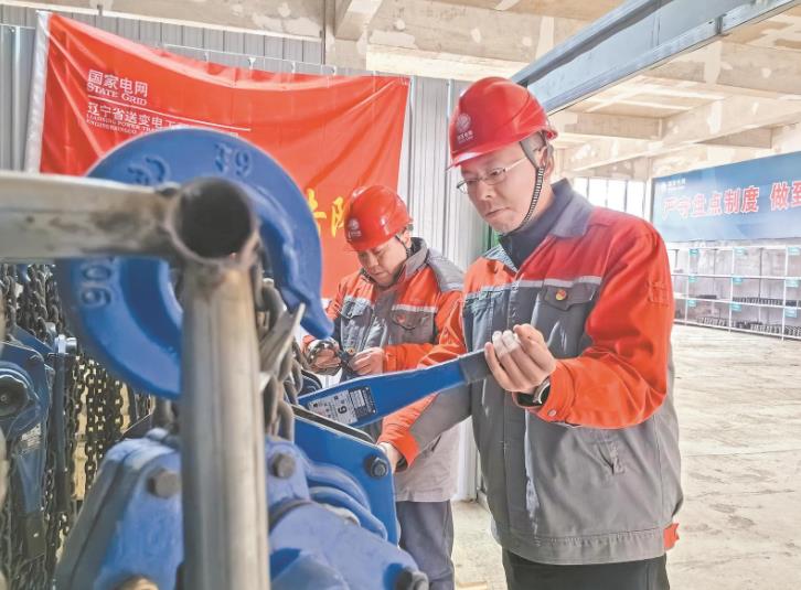 李俊鵬：走南闖北建電網(wǎng)，施工細(xì)節(jié)見真章