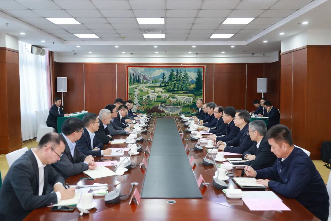 華電集團(tuán)黨組書記、董事長(zhǎng)江毅與上海電氣黨委書記、董事長(zhǎng)吳磊舉行會(huì)談