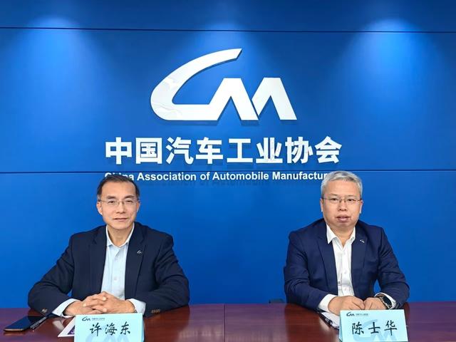 2024年我國(guó)新能源汽車產(chǎn)銷突破1000萬(wàn)輛 全年