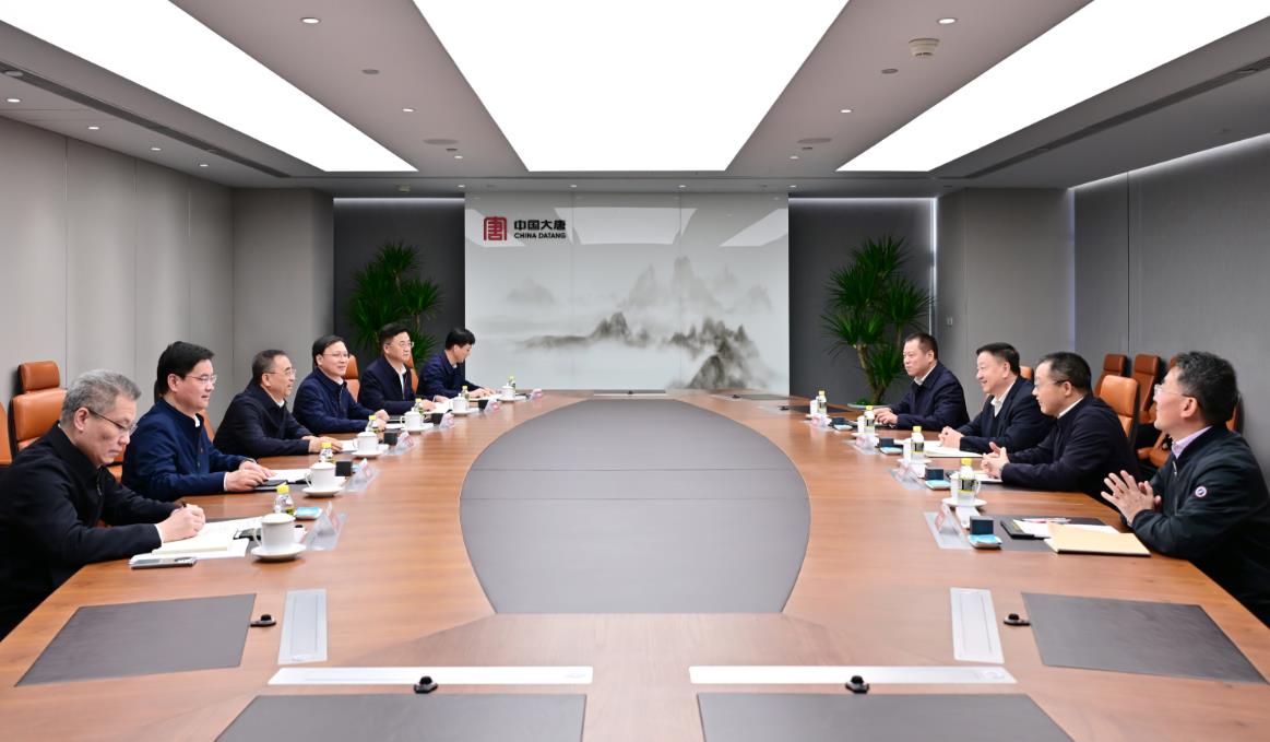 中國(guó)大唐董事長(zhǎng)鄒磊、總經(jīng)理張傳江與中廣核董事長(zhǎng)楊長(zhǎng)利、總經(jīng)理高立剛會(huì)談