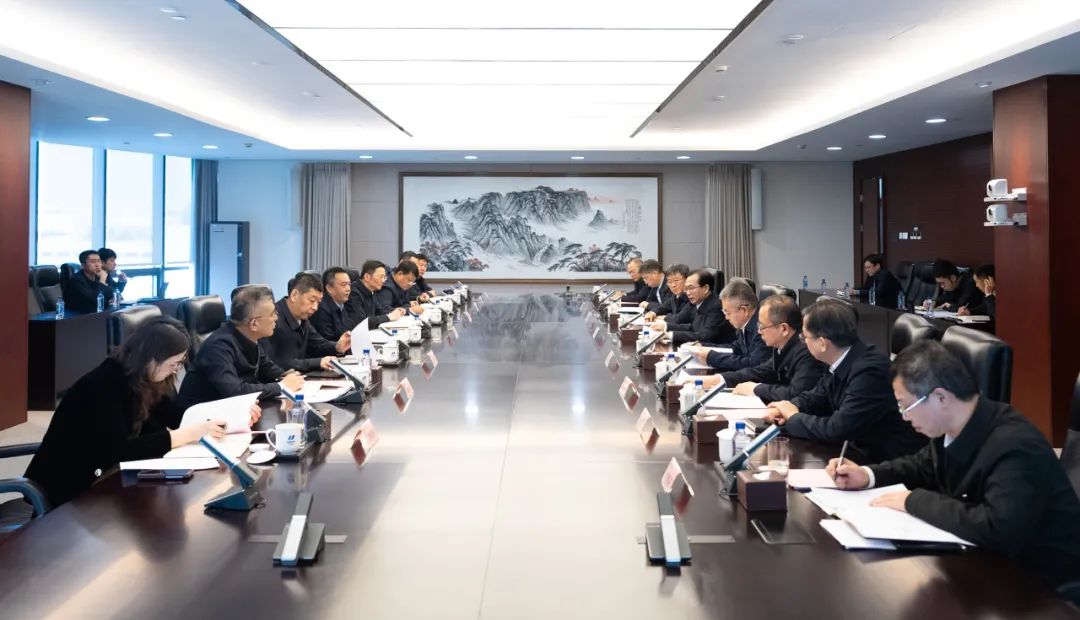 華電集團董事長江毅、總經(jīng)理葉向東與哈電集團董事長曹志安、總經(jīng)理黃偉舉行會談